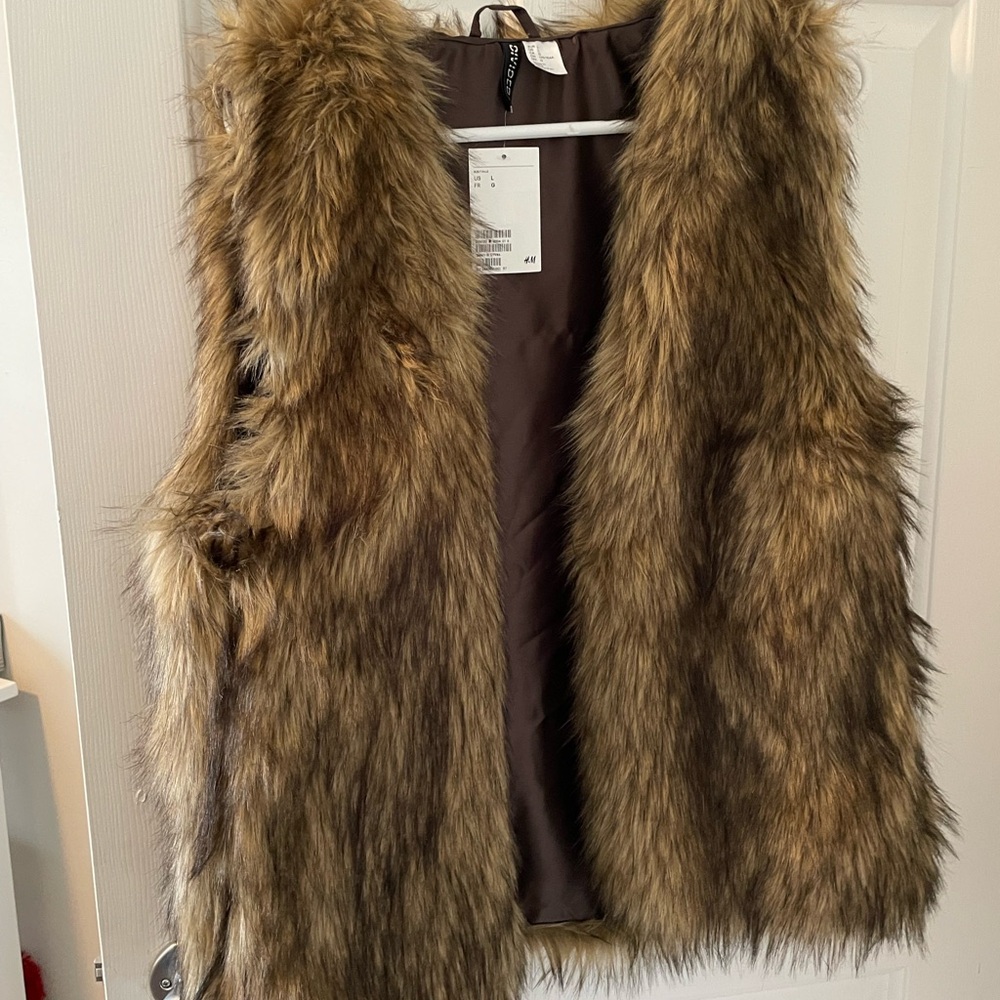 H&M Divided Faux Fur Vest in Tan